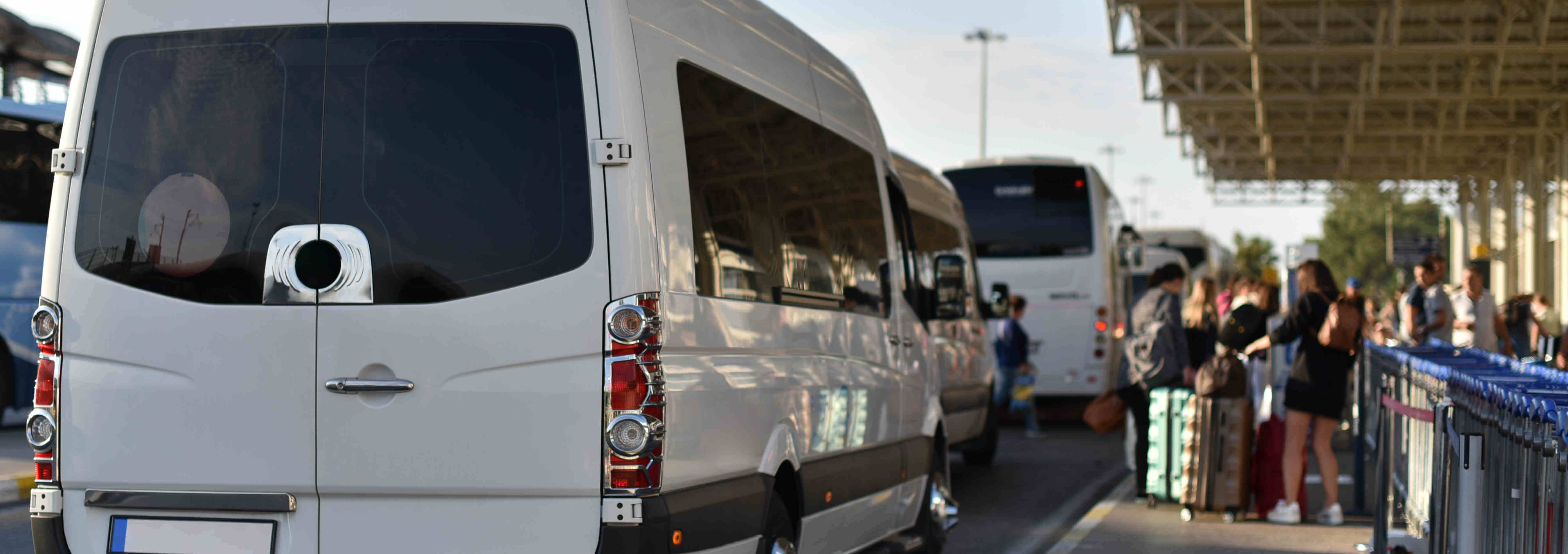 Flughafentransfer und FlughafenShuttlebus FlixBus Mieten