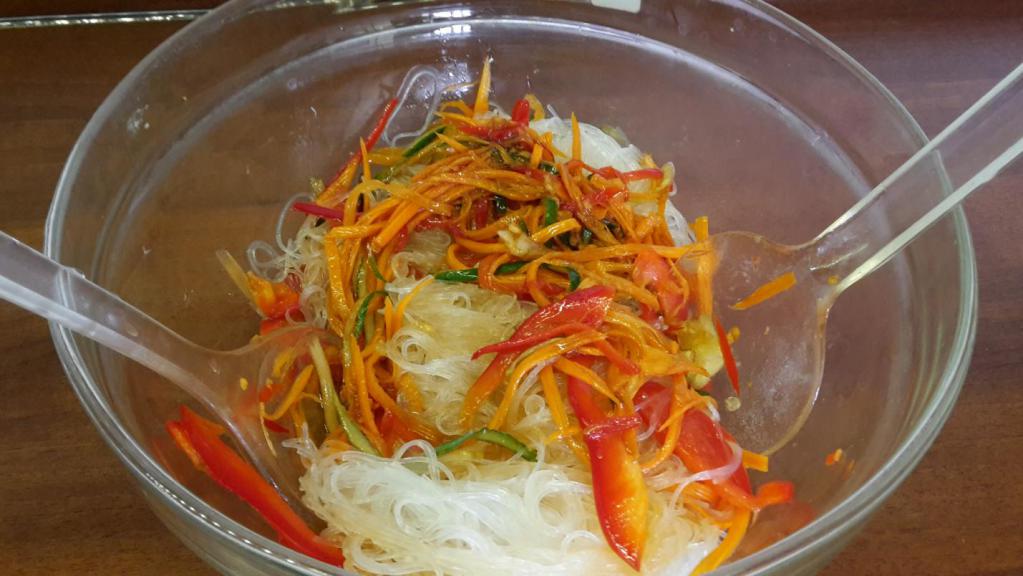 Салат из китайской лапши рецепт быстрого приготовления с фото