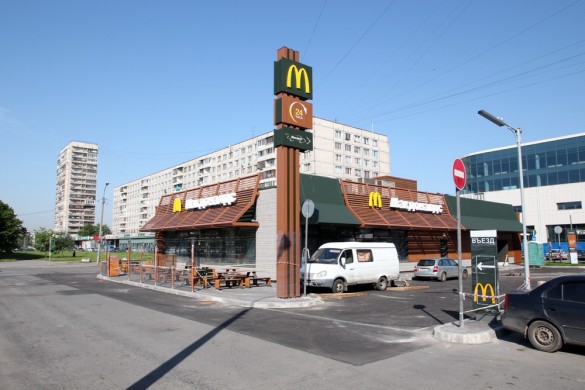Где вкусно и быстро покушать? Адреса "Макдональдс" в СПб