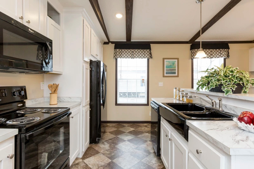 Cornelia 16.0 X 76.0 1153 sqft Mobile Home Champion Homes Center