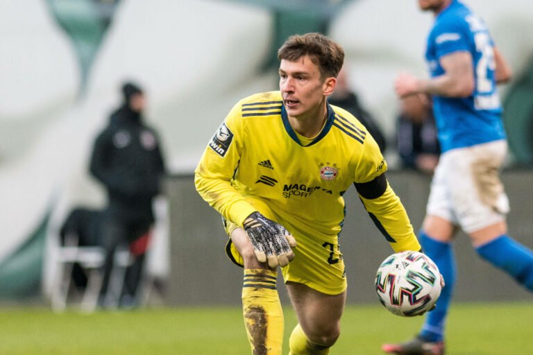 TorwartTalent Schneller verlängert beim FC Bayern Aktuelle FC Bayern