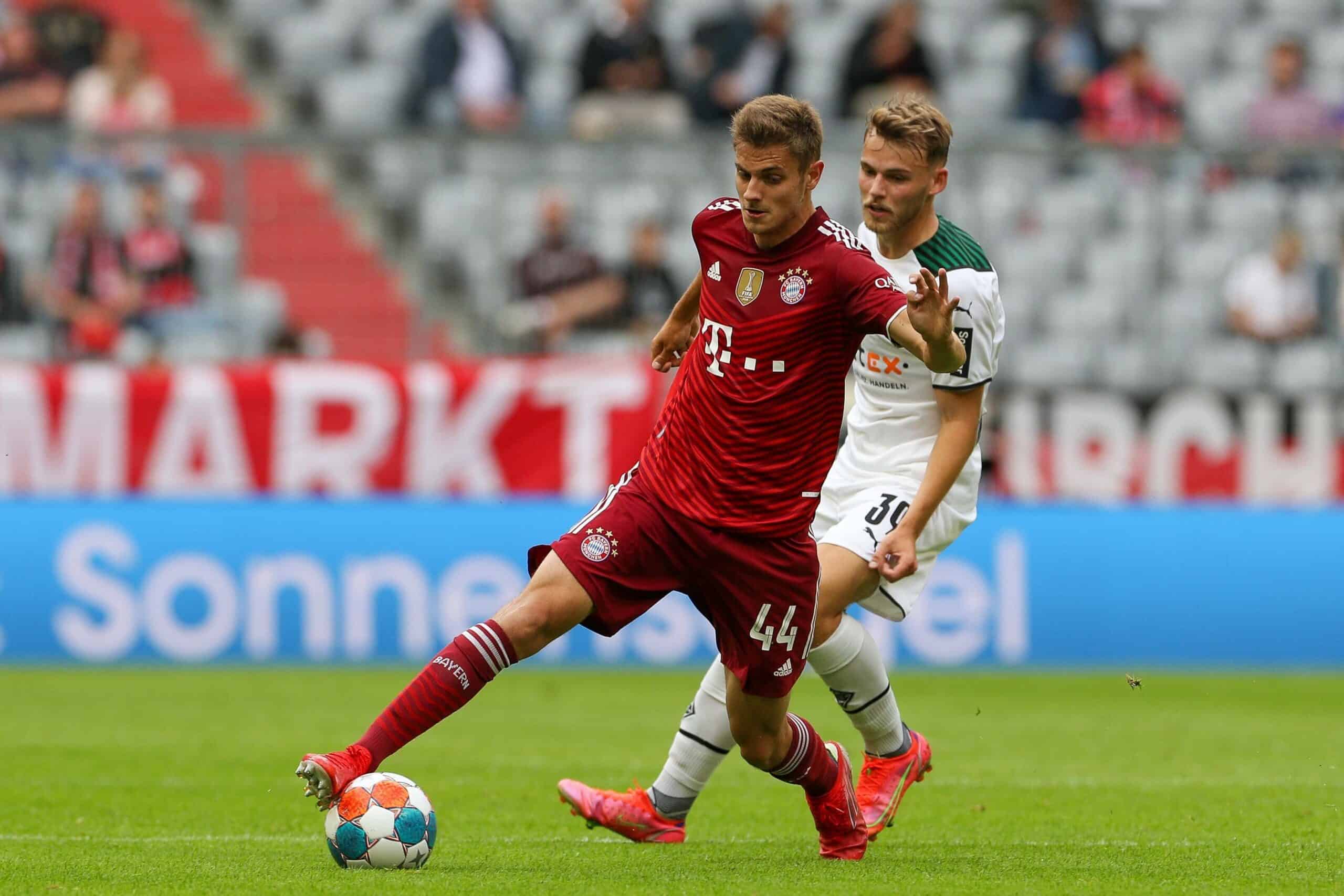 Überraschung in der BayernAbwehr Plant Nagelsmann mit Stanisic in der
