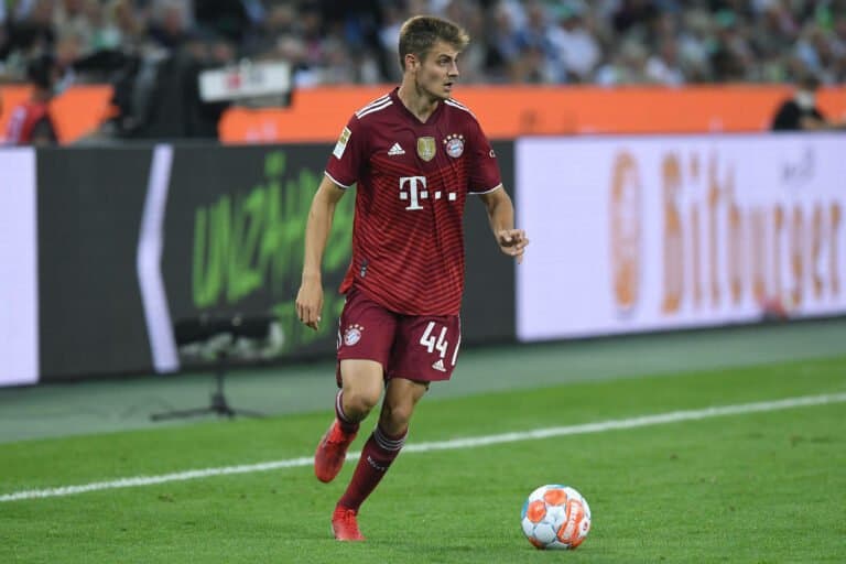 Neuer Rechtsverteidiger Bayern stellt Suche ein Stanisic erhält eine