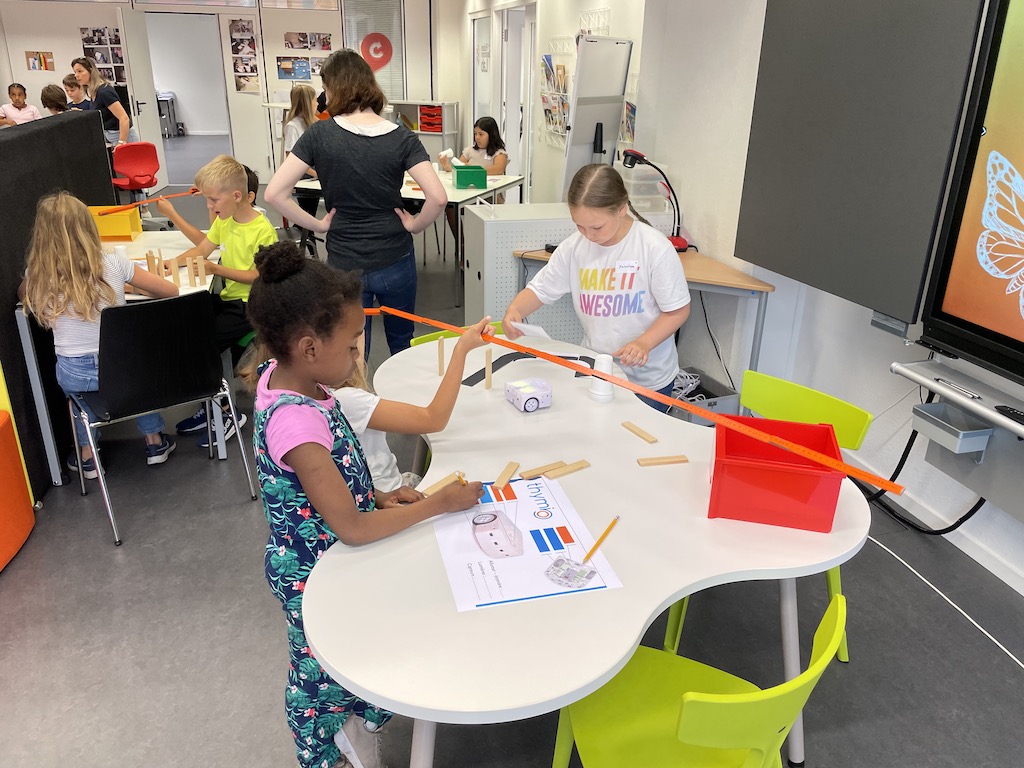 Péripéties au Pays des Robots Future Classroom LAB HEP Vaud