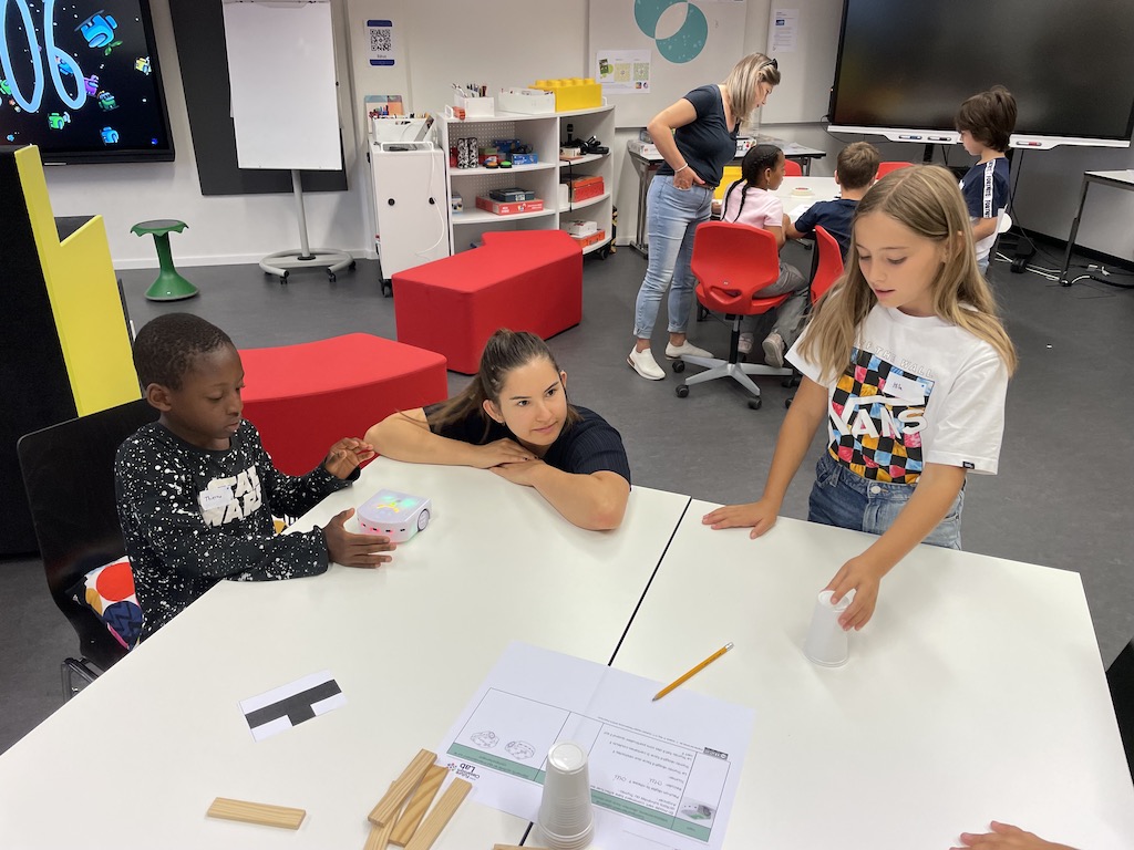 Péripéties au Pays des Robots Future Classroom LAB HEP Vaud