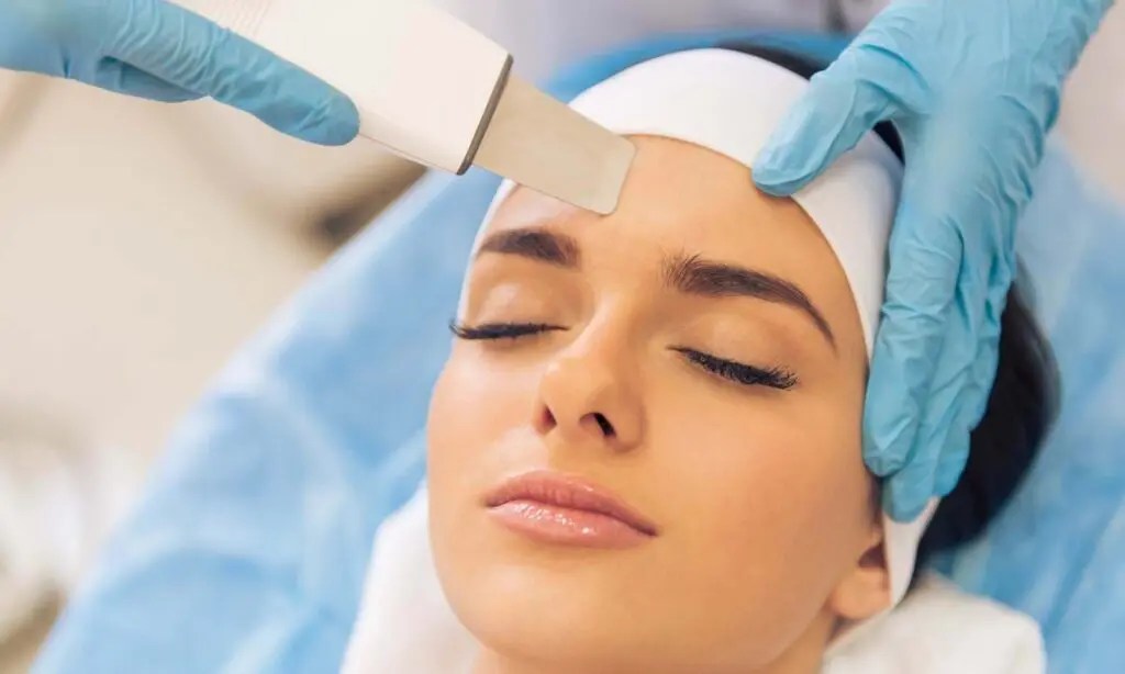 The difference between Cosmetic Dermatology & Plastic Surgery FCMC