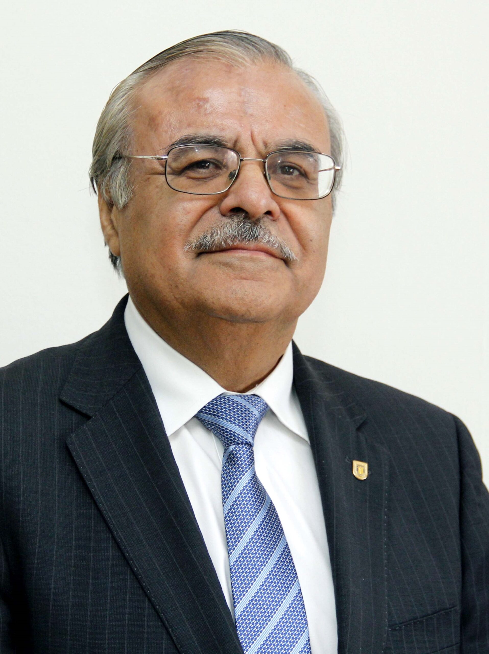 Dr. Bernabé L. Rivas asume como Presidente de la Academia de Profesores Eméritos de la