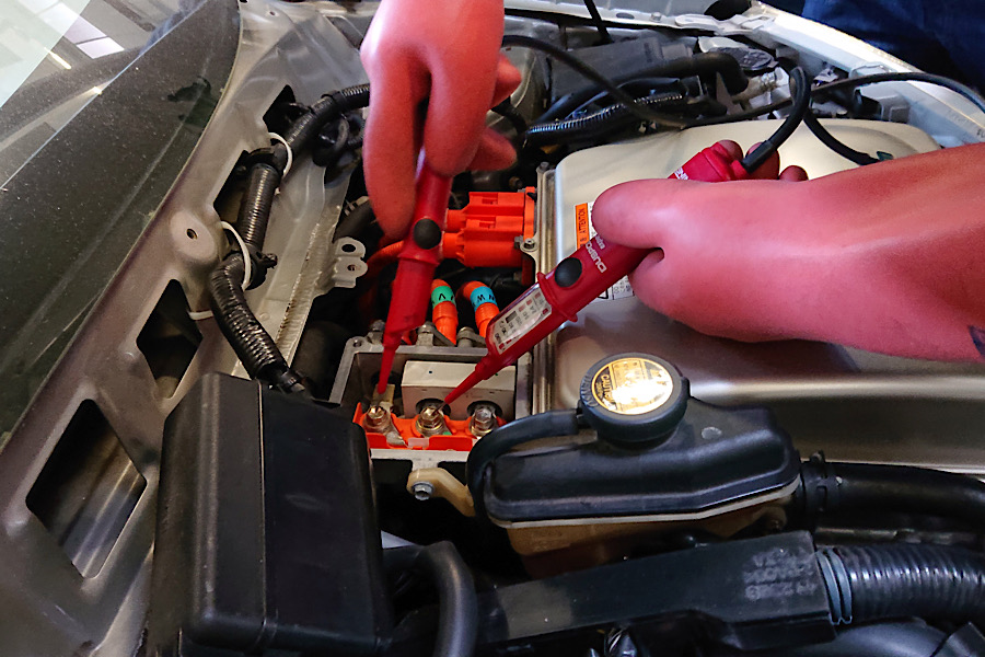 Hochspannung im Bereich Fahrzeugtechnik FriedrichDessauerSchule
