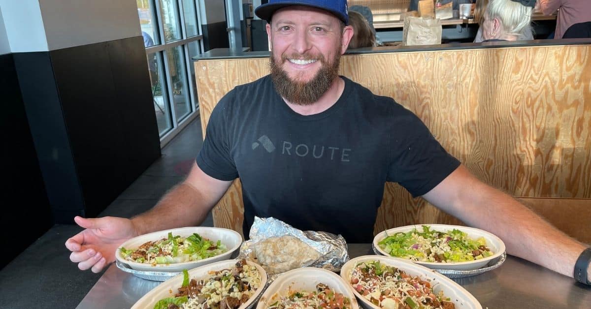 6 Best Chipotle Meals For Bulking & Cutting, Per Nutritionist