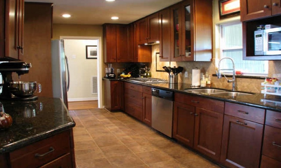 10 Warmly Brown Scheme Kitchen Ideas For Your "Cold" Kitchen