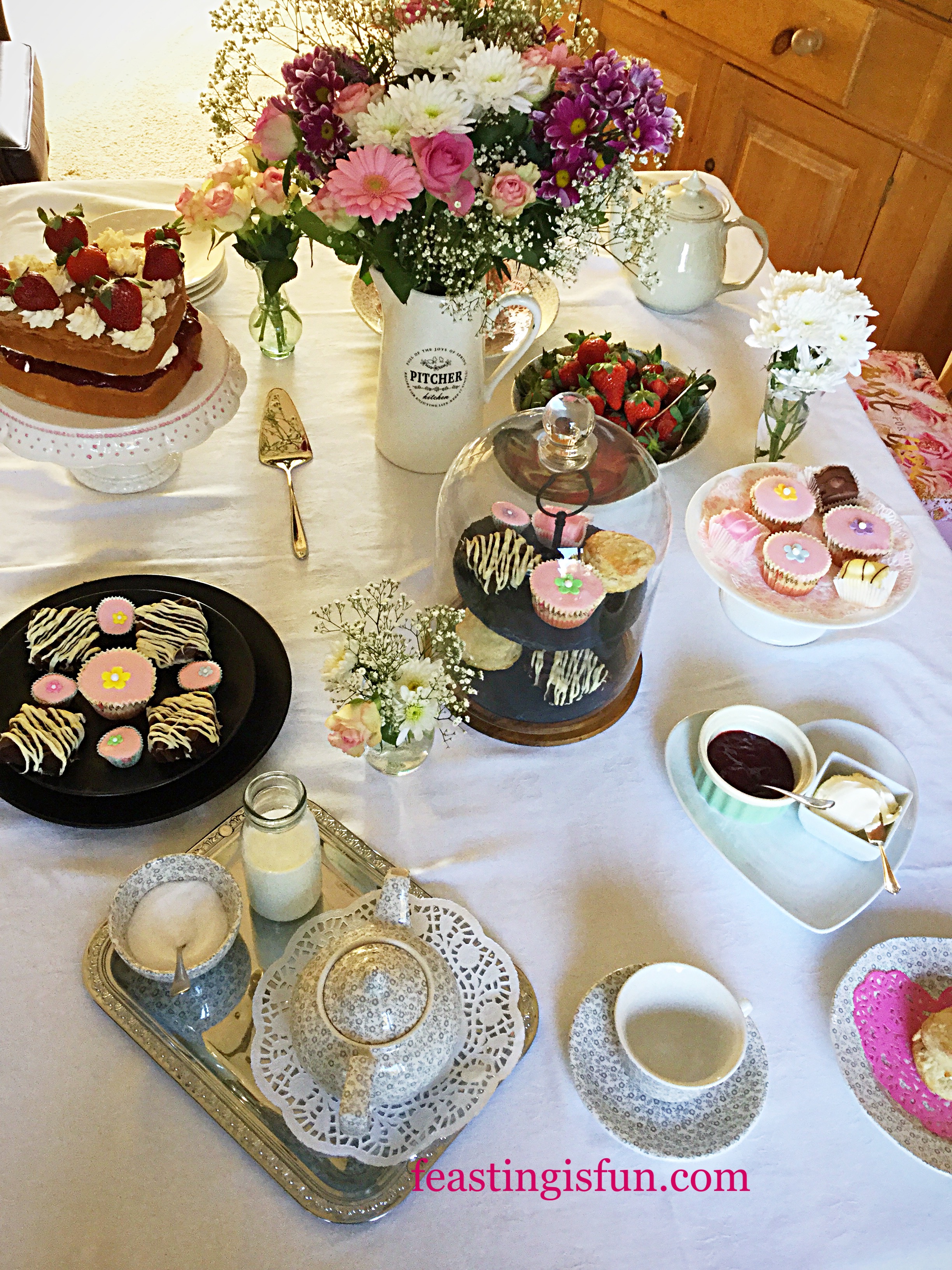 Steamer Trading Host Mother's Day Afternoon Tea Feasting Is Fun