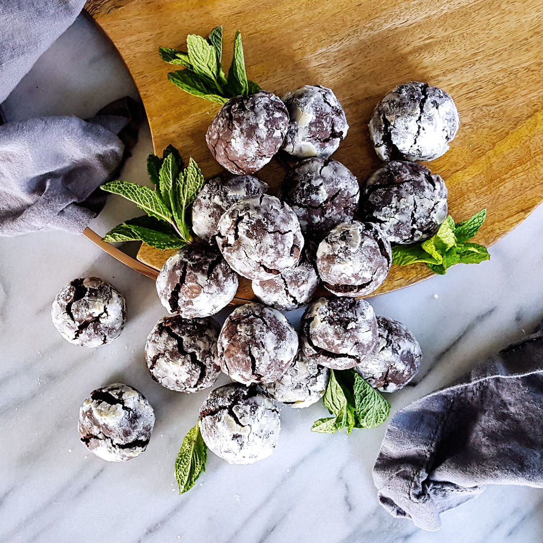 double mint chocolate chip crinkle cookies
