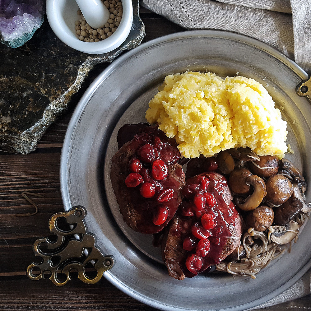 pan seared steak with red wine cranberry reduction