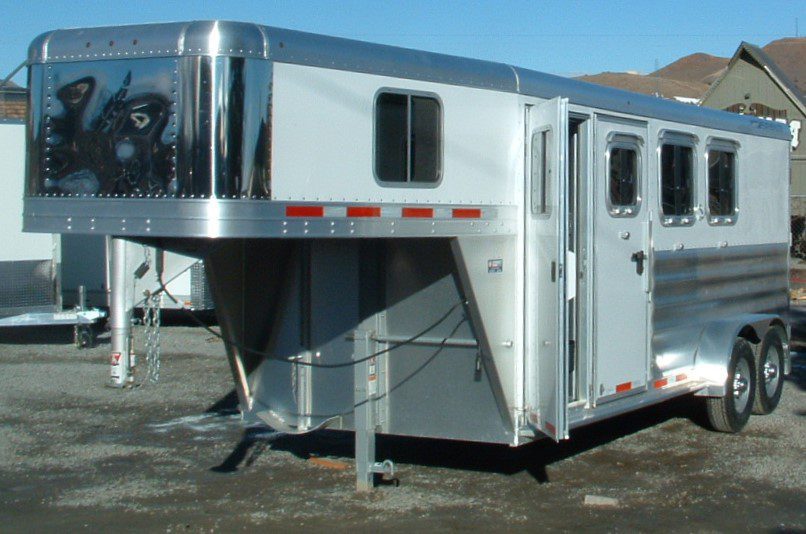 2015 FEATHERLITE 3 HORSE TRAILER DRIVERS SIDE VIEW Featherlite of Reno