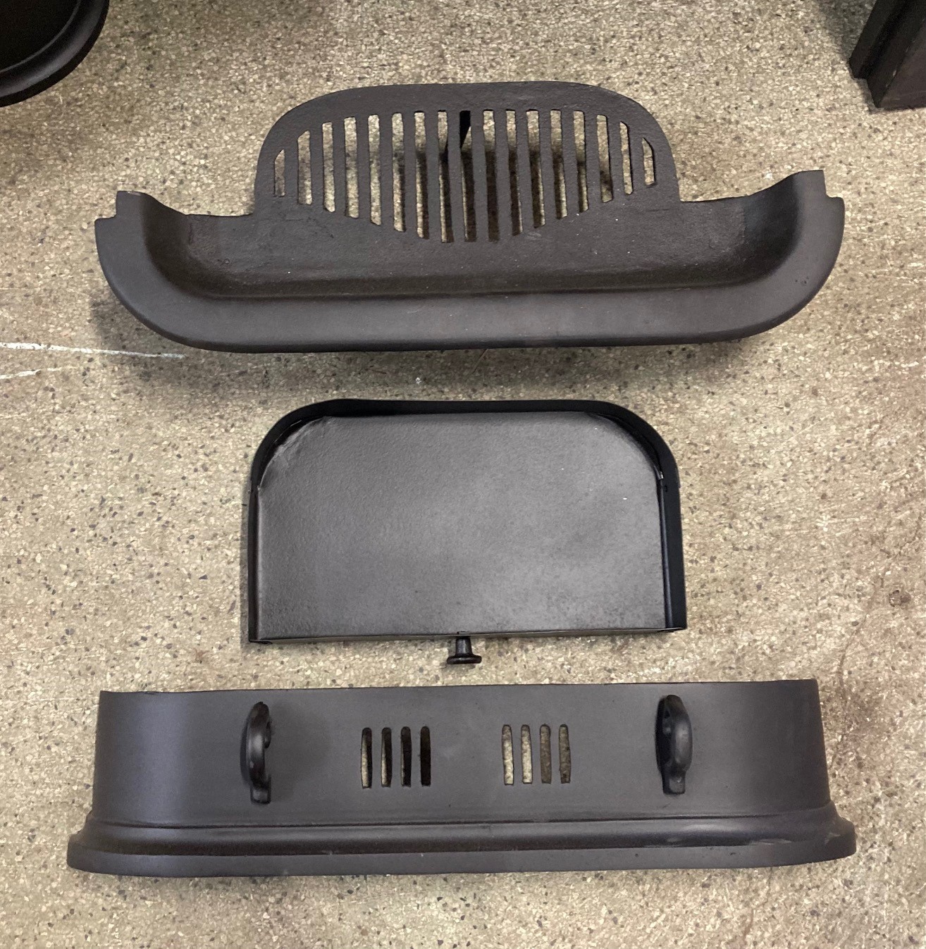 Detail of original freestanding 1920s grate, 3 piece, originally used
