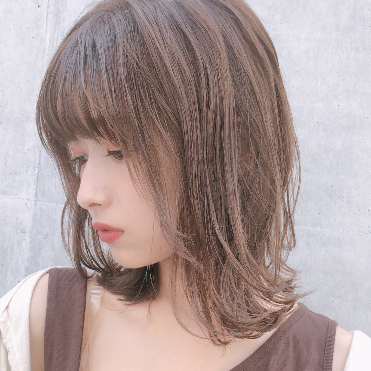 おでこ広めの女性にはこんな髪型が似合う♪ 顔の形別おすすめヘアスタイル30選 feeche (フィーチェ)