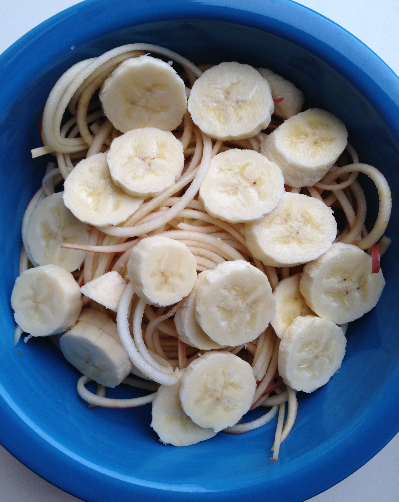 Apple Spaghetti with Bananas and Creamy Cinnamon Date Sauce