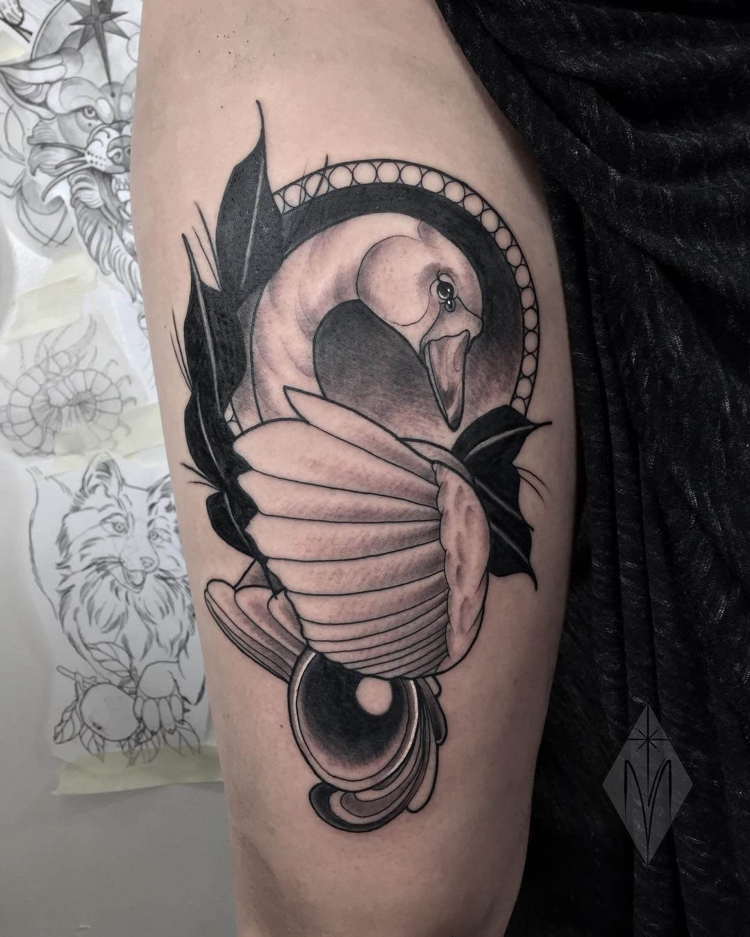 Wunderschöne Schwan Tattoos in verschiedenen Stilen Feelfarbig