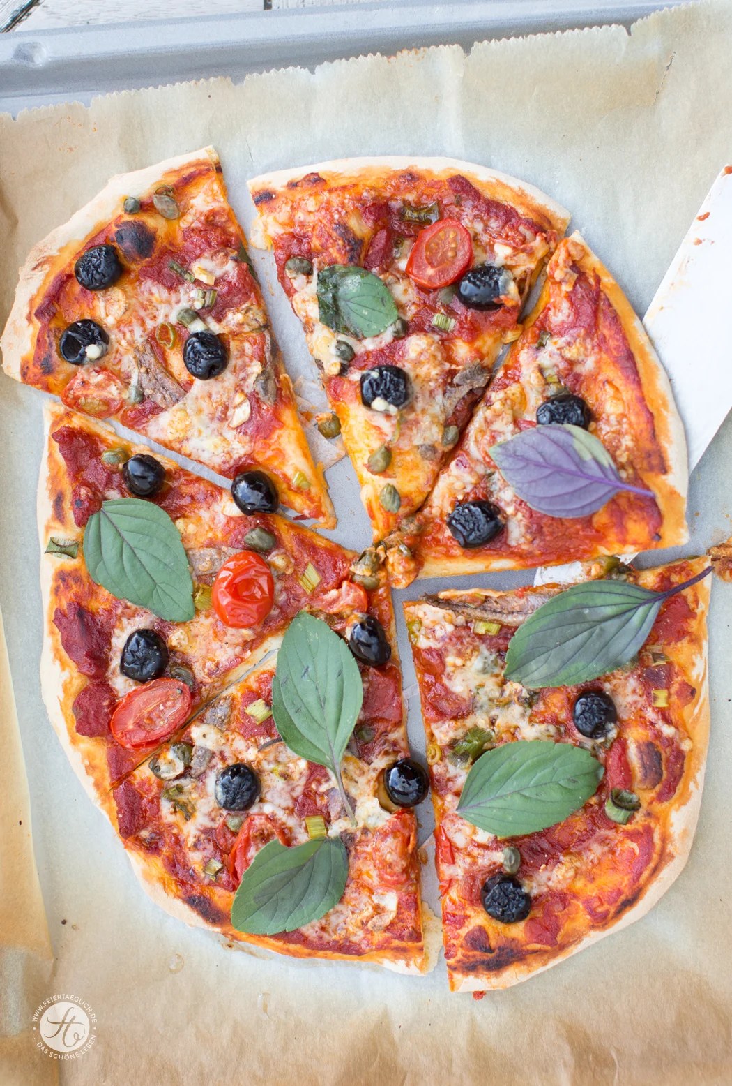 Pizza Napoli...knusprig, aromatisch, italienisch genau, wie sie sein soll! feiertäglich