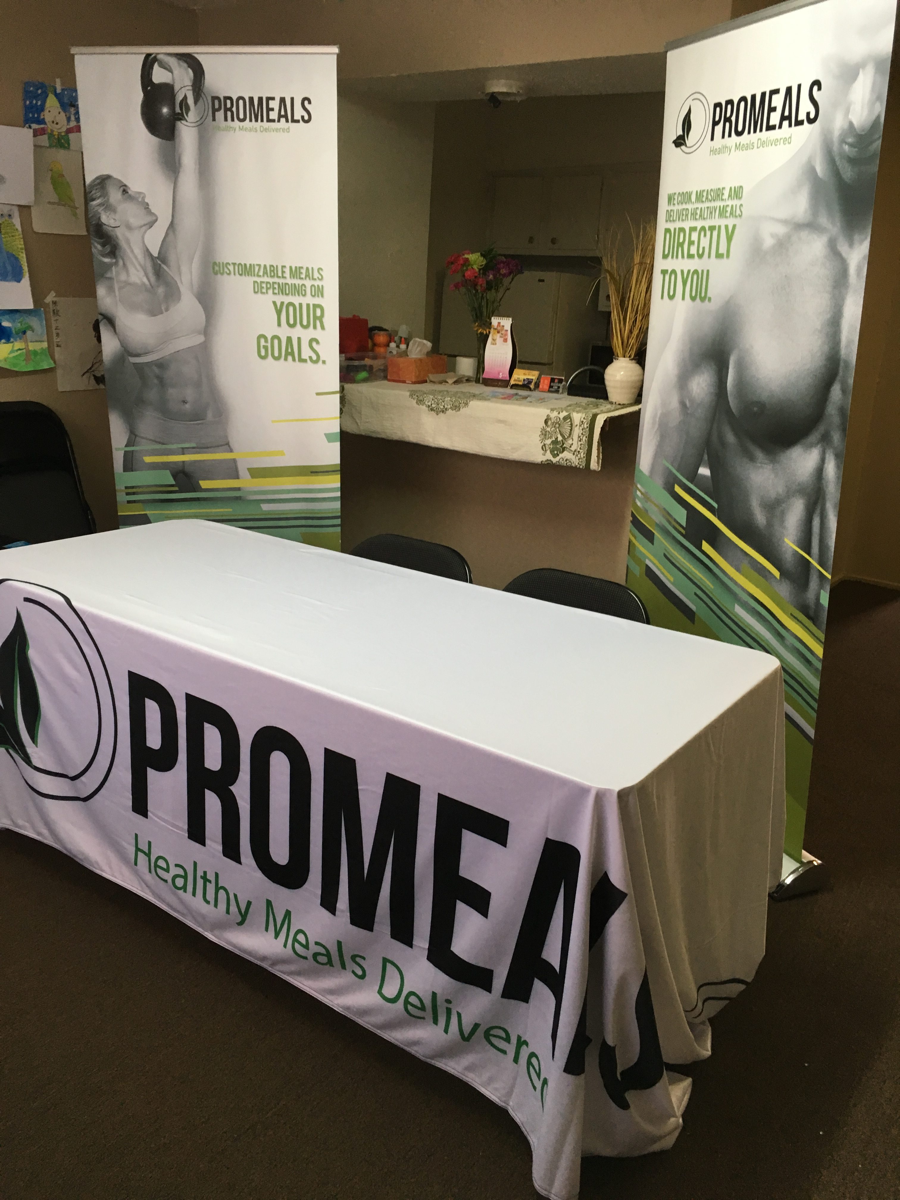 Table Cloth & Retractable Banner Extraordinary Studio