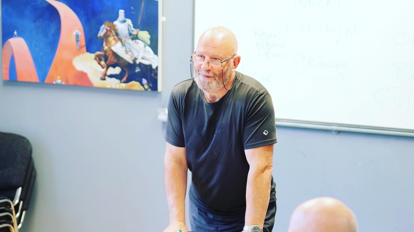 LÉACHT CHUIMHNEACHÁIN MHATT MHIC GHIOLLA FHIONDÚIN LEIS AN DR LUAREN NÍ