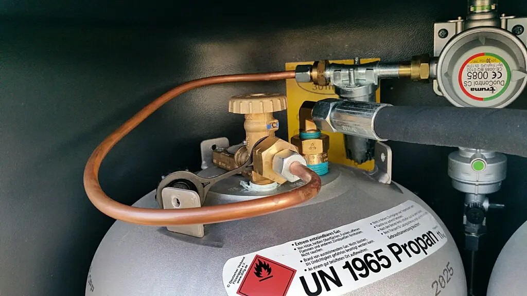 Festeinbau zweier AlugasTankflaschen im Wohnmobil