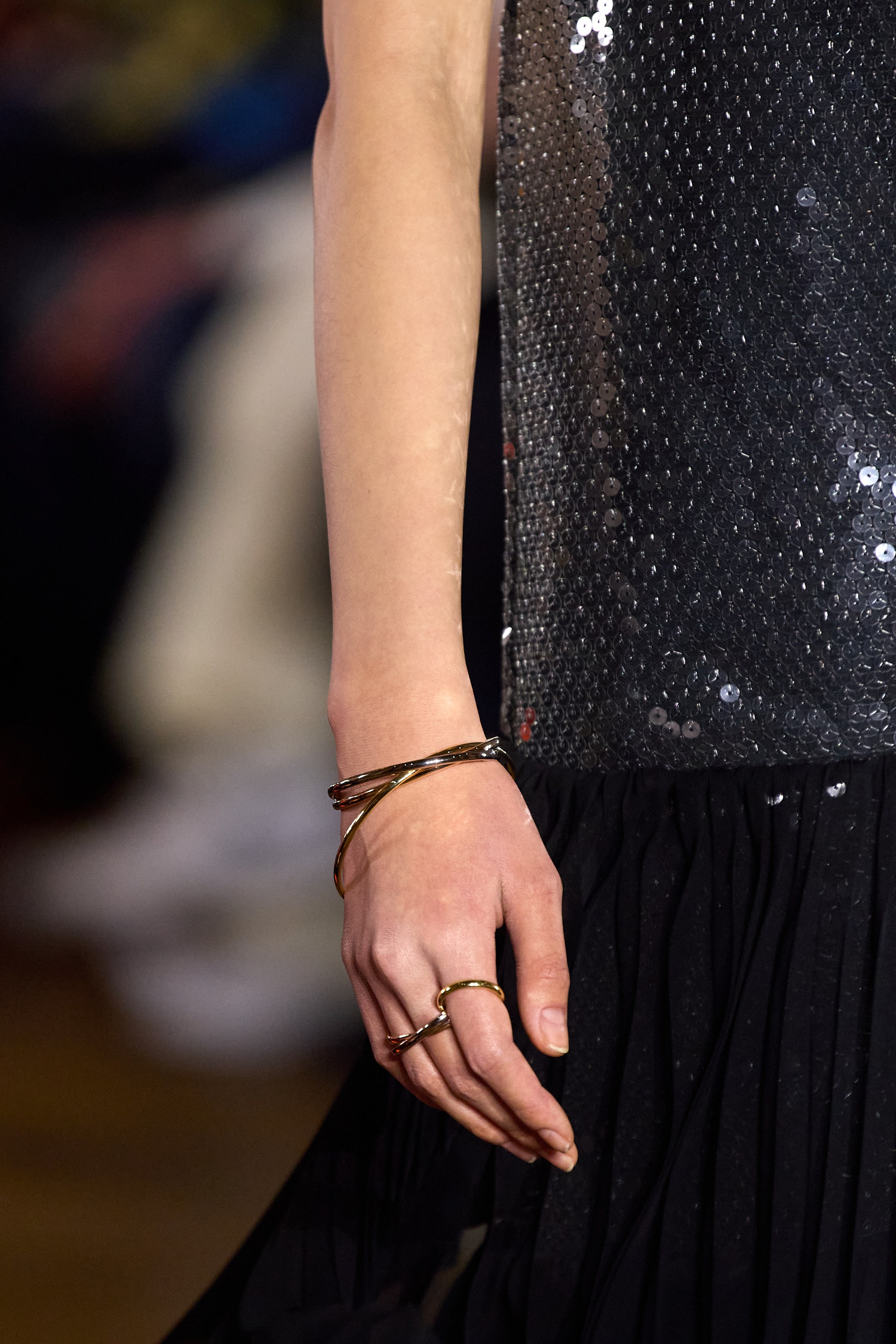 Cartier 攜手 sacai 帶來全新 Trinity 系列，以流線型「視錯覺設計」重寫經典地位 The Femin