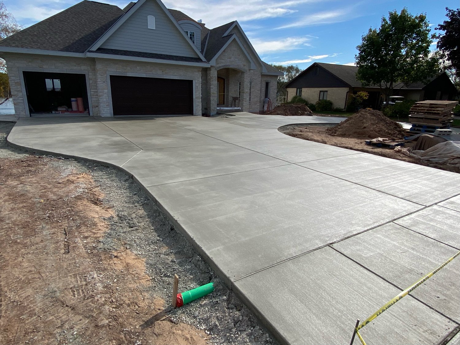 The Benefits of Concrete Driveway Installation for Your Home Fence