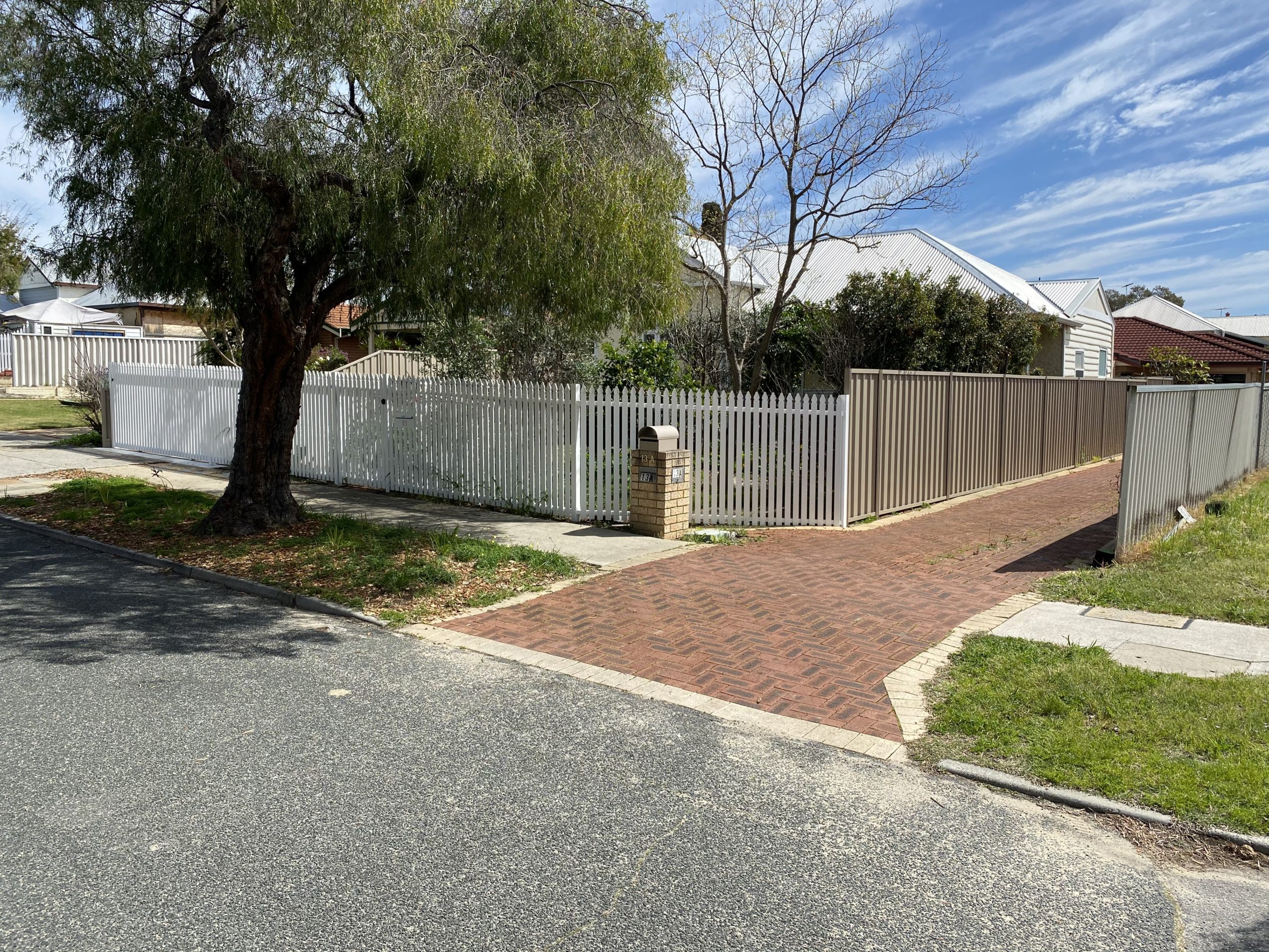 Aluminium Picket Fence with Electric Driveway Sliding Gate, Letterbox