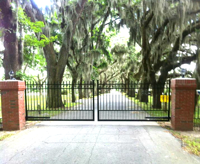 4 Rail Spear Top Puppy Picket Metal Drive Gate Fence