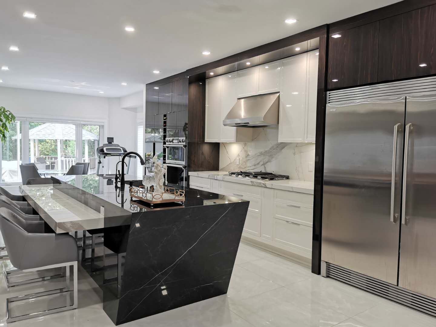 Modern Kitchen with Special Design Hood FengFa™ Kitchen
