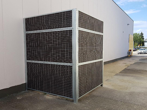 Absorber le bruit d’une pompe à chaleur réfléchissant sur un bâtiment