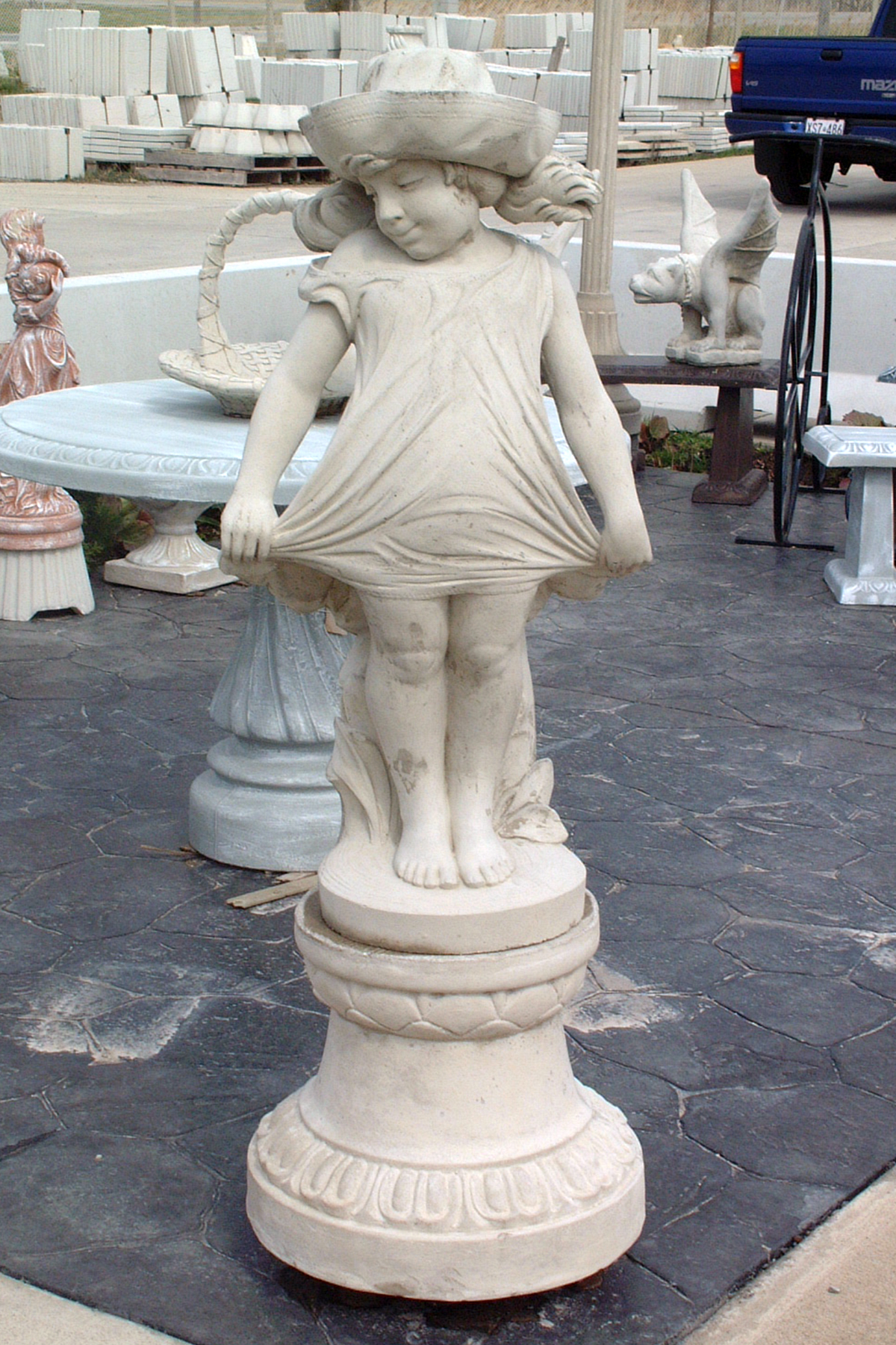 Statues Ferrera Concrete