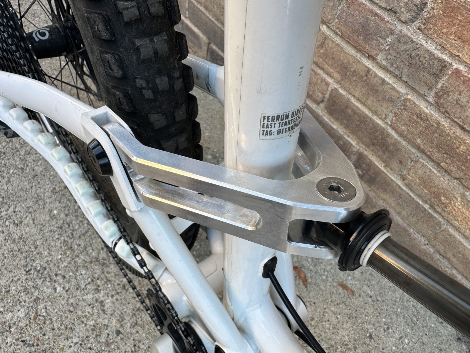 LVN160V2 210×55/210×50 Metric Shock Yoke/Link Ferrum Bikes