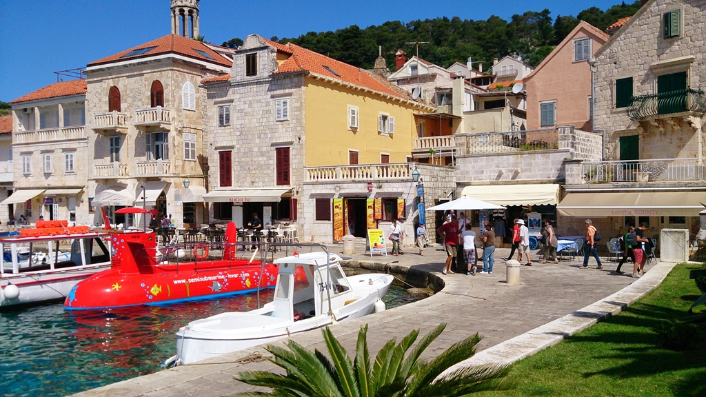 Isola di Hvar traghetti, attrazioni, spiagge e vita notturna