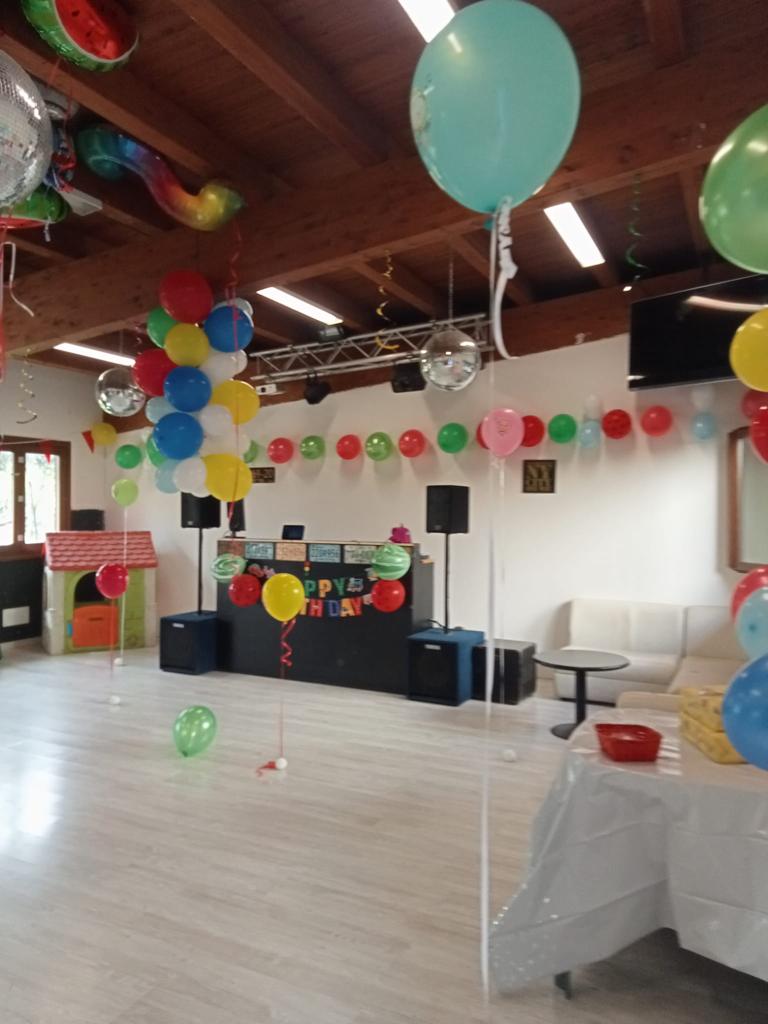 SALA FESTE AMERICA Scegli tra 8 PartyBus a Roma FesteDivertenti