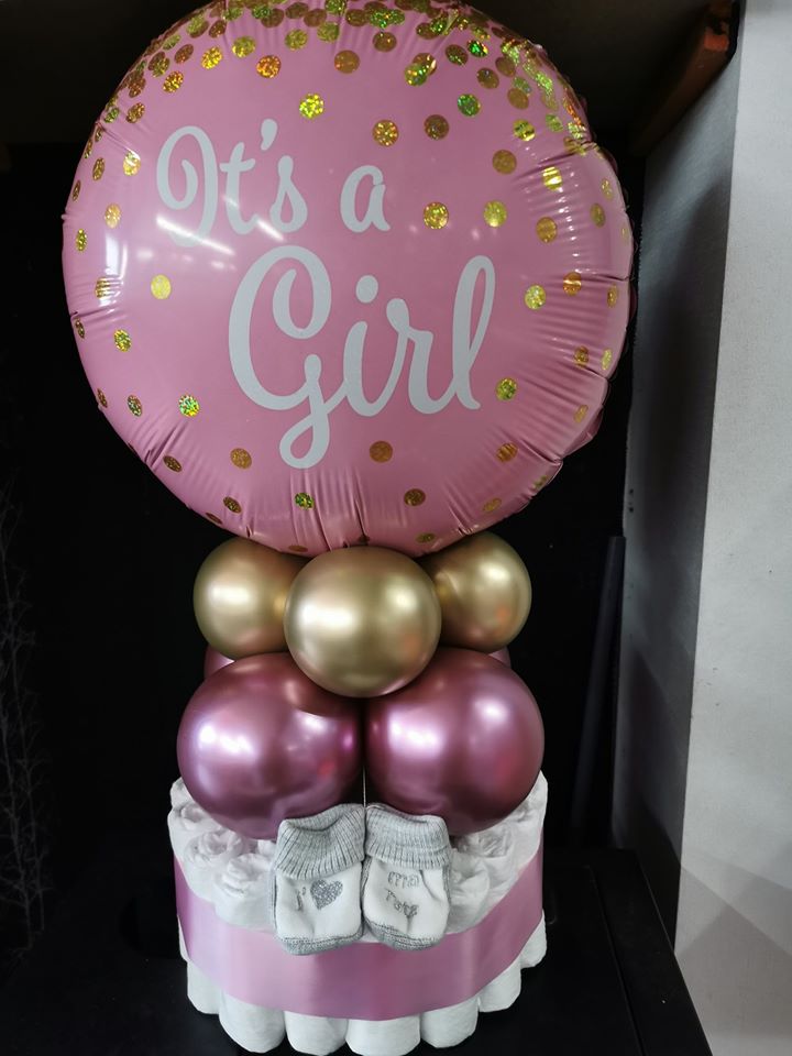 Gateau de couches fille Fêtes et ballons