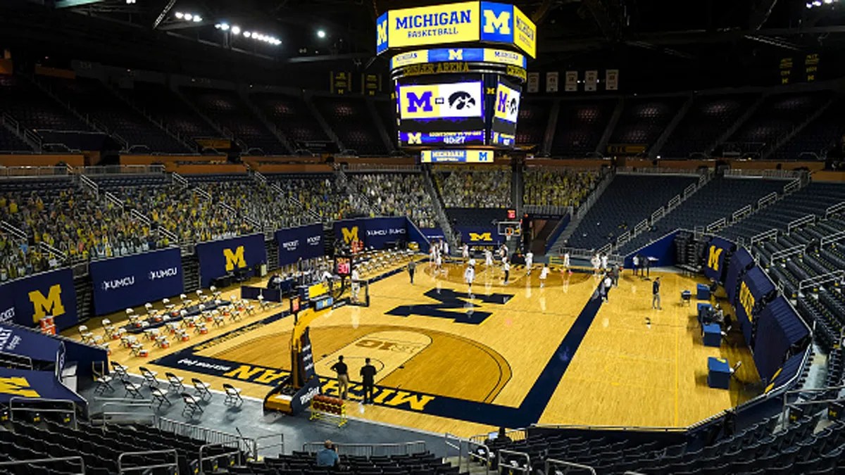 Maize and Blue review Michigan basketball starts off an unprecedented