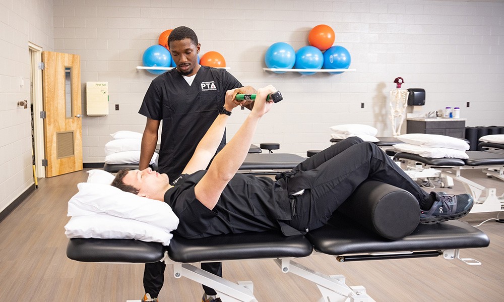 FHU Physical Therapist Assistant Program Receives Accreditation Status, Set to Graduate