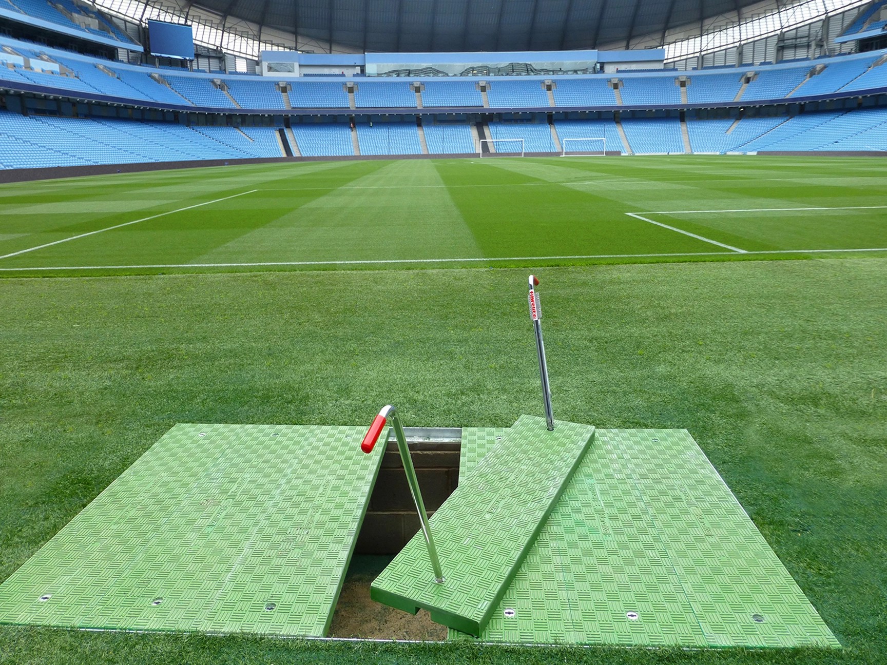 Stadiums & Leisure HP Slide Fibrelite