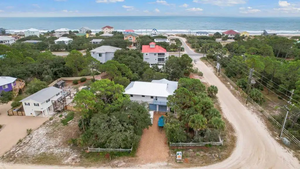 1180 W Pine Ave St. Island, FL Home For Sale Fickling