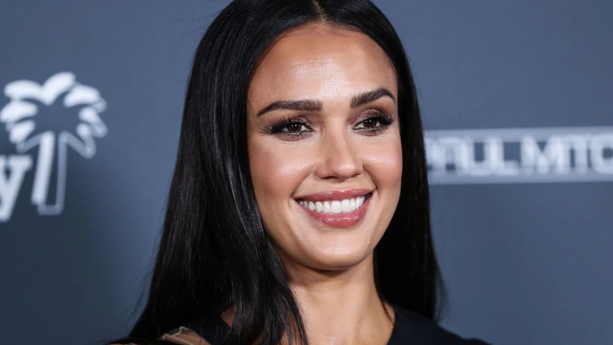 Jessica Alba, 44, Turns Heads in a White Tank Top and Fans Can’t Stop