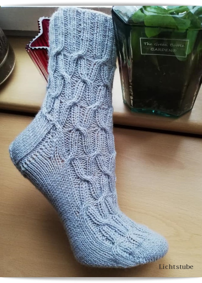 Socken mit Zopfmuster Fido