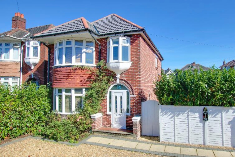 Estate Agents Woolston, Hampshire Field Palmer