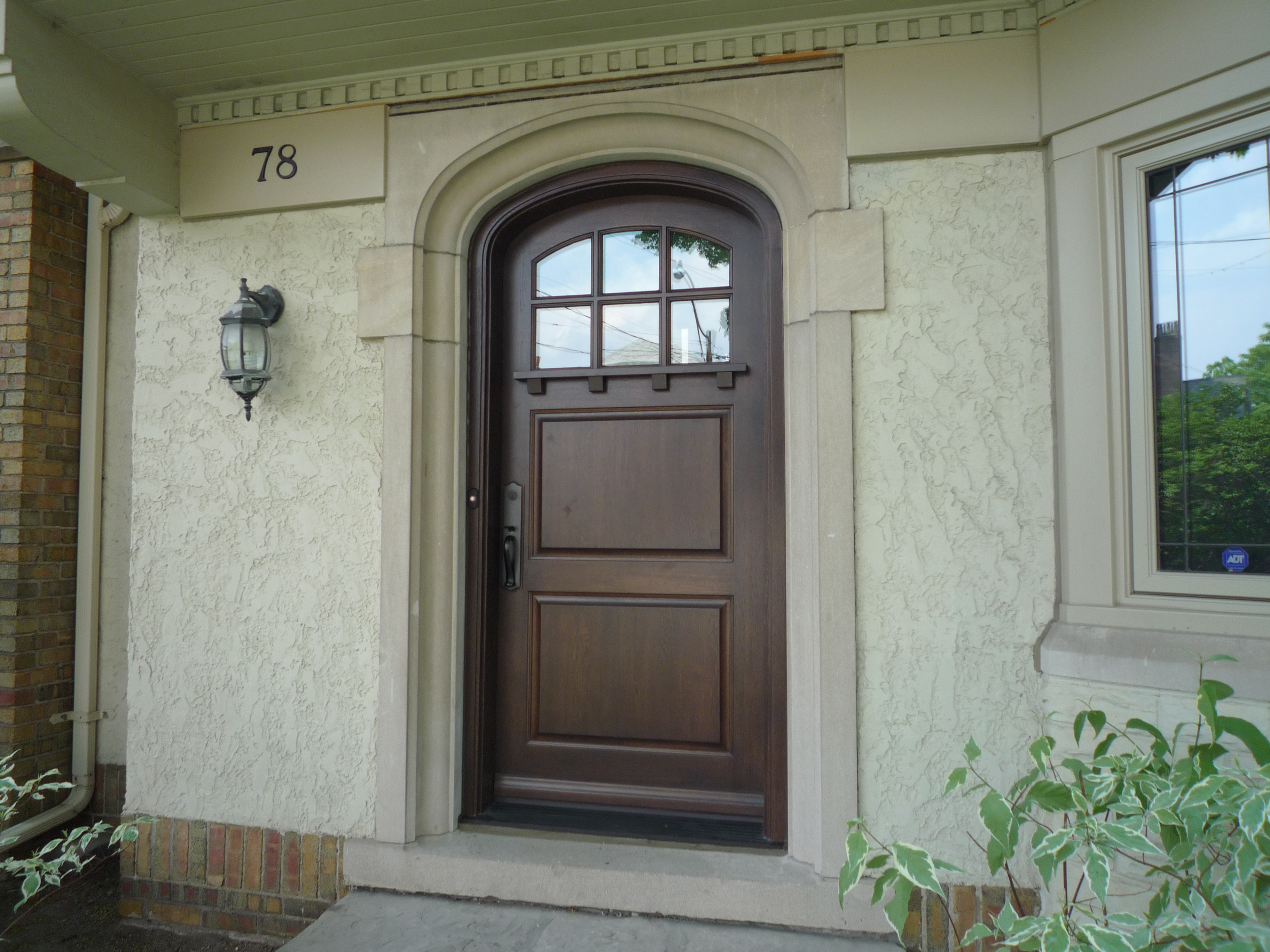 Toronto QuarterSawn Oak Door Fieldstone Windows