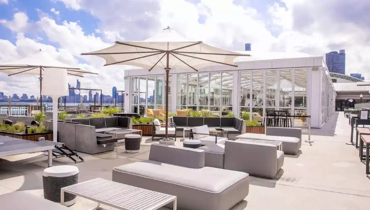 11 Best Rooftop Bars In Chicago, IL [2024] As Per Reviews
