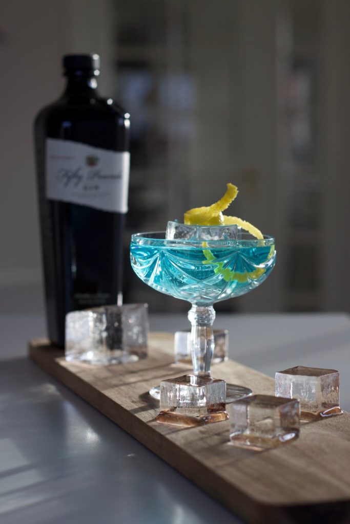ICE in Cocktails does it really matter? Fifty Pounds Gin.