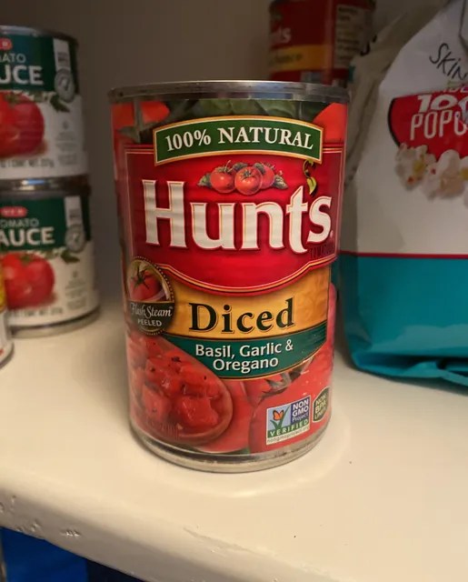 Hunt's 100 Natural Diced Tomatoes With Basil, Garlic & Oregano