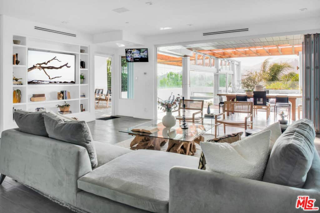 2945 Angus Street Figure 8 Realty