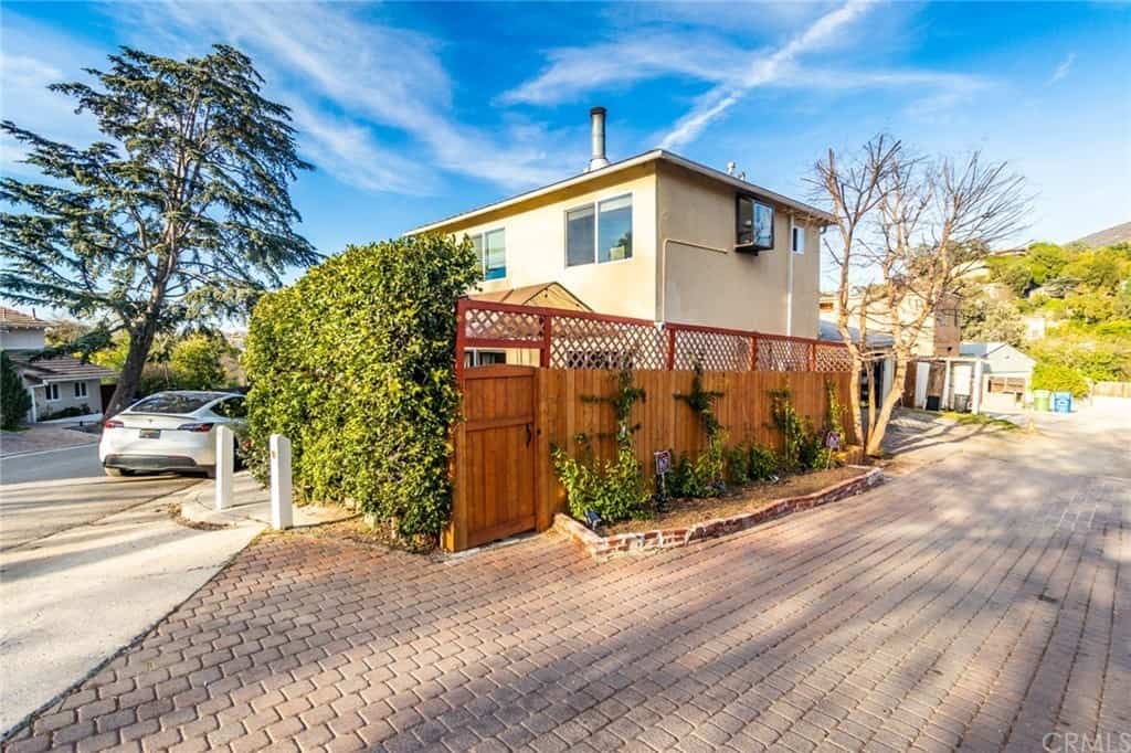 3227 Drive Figure 8 Realty